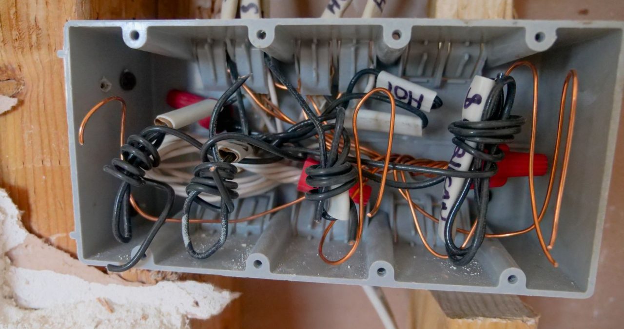 Instalație Electrică Cupru și ABB: Siguranță Lapis Residence