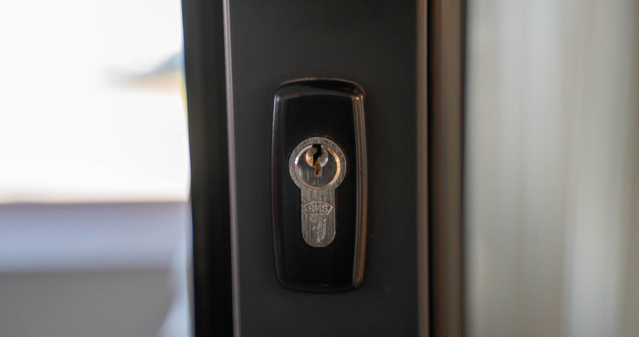 Beneficiile ușii metalice de siguranță în apartamente noi Iași