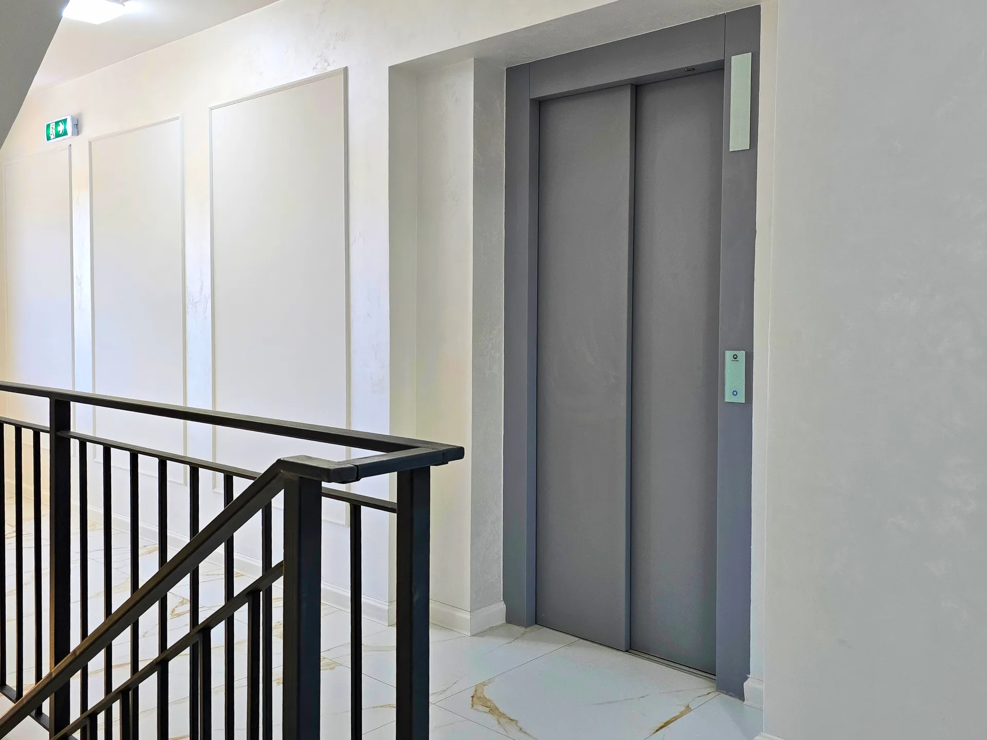 Lift și casa scării — Lapis Residence